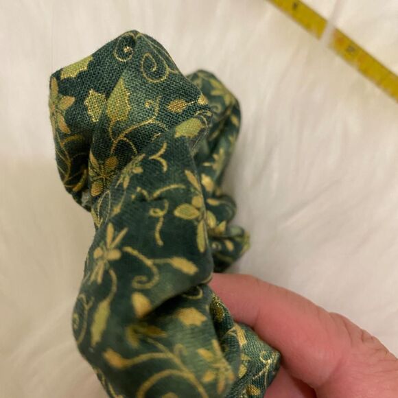 Christmas Hair Scrunchie. Christmas Print. Multicolor . Mini - Picture 3 of 6